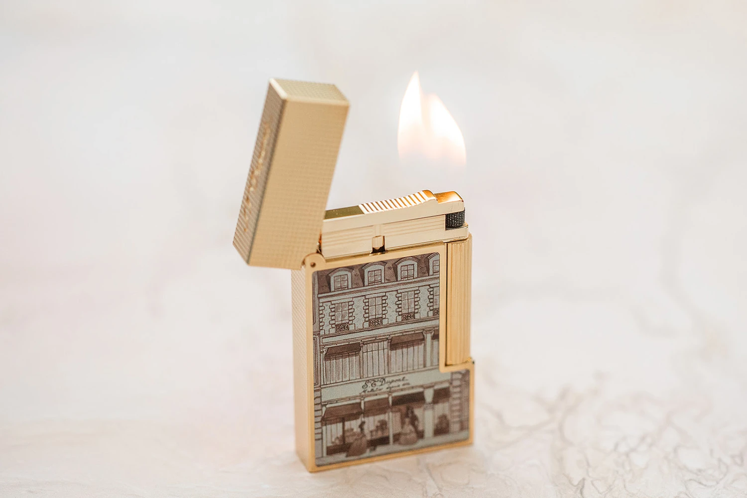 S.T. Dupont Ligne 2 Hotel Particulier Flint Lighter - Yellow Gold 6 S.T. Dupont Ligne 2 Hotel Particulier Flint Lighter - Yellow Gold - Image 4